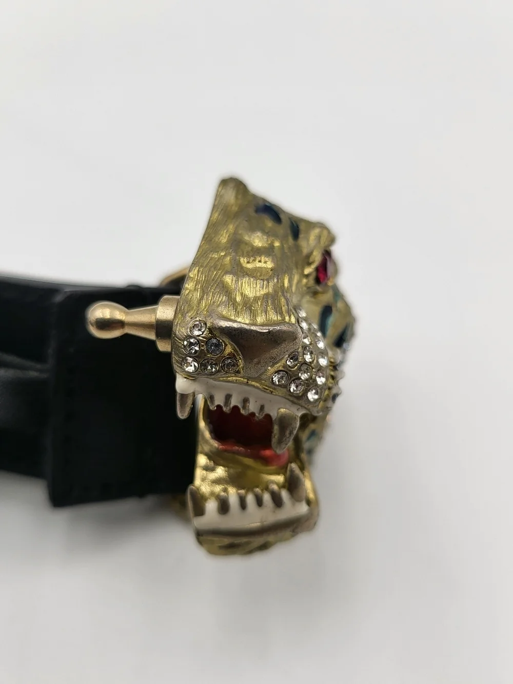 GUCCI Feline Tiger Head Buckle Leather Belt...Authentic..